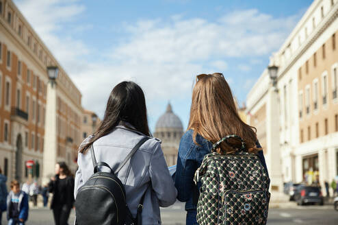 Students looking at the Vatican in background