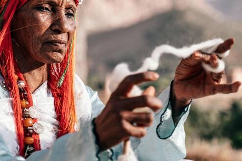 Wool hand spinning 