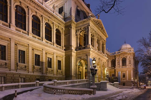 The University of Vienna in the evening