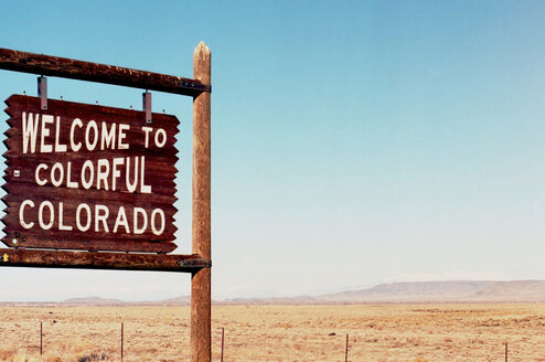 Colorado state welcome sign