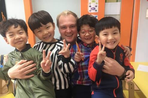 3 Tips for Negotiating Your Teaching Abroad Salary