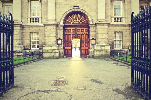4 Things to Know Before Doing Grad School Abroad