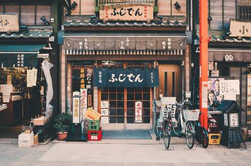 The 10 Best Countries to Teach Abroad in 2022