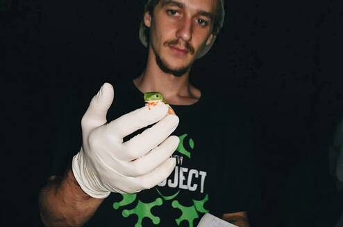 Marcos with Phyllomedusa camba for Frogject Research