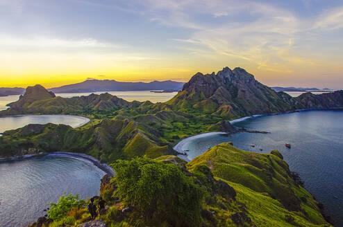 Gorgeous Archipelago 