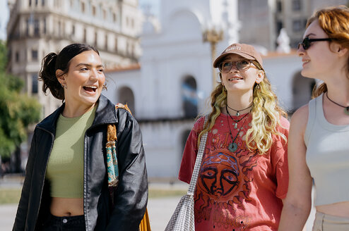 Three students walk the streets of Buenos Aires