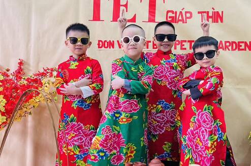 Tet with children 