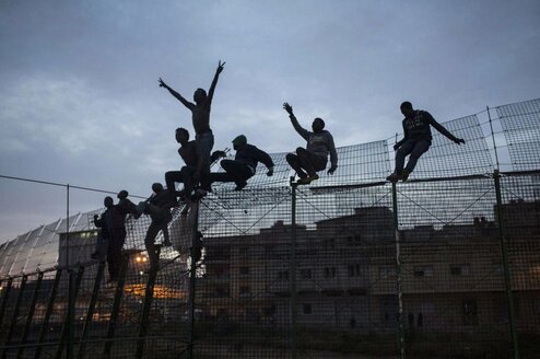 migrants fence