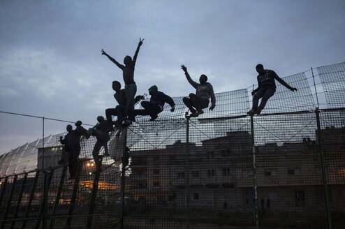 migrants fence