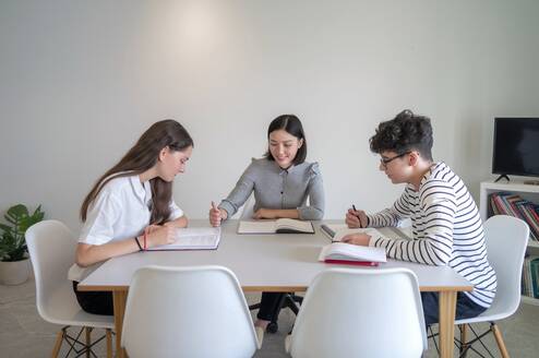 IB Chinese tutor Hong Kong small group class in Central