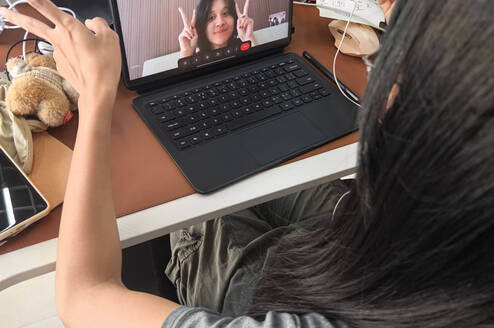 RPL School teacher teaching Chinese to an international student online