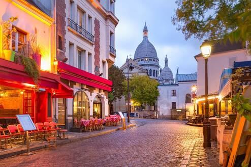 Restaurant in Paris at night