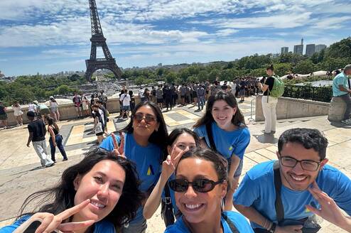 The perfect selfie in Paris - Summer 2025