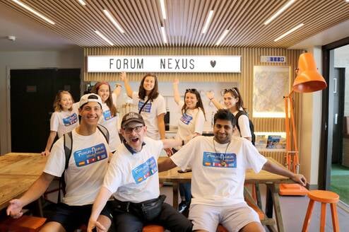 Group photo with Hugo Hervitz, Forum Nexus Founder and world-renowned professor.