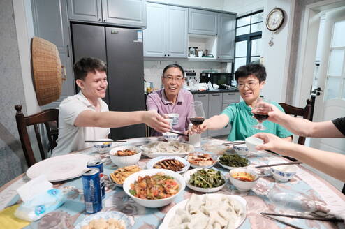 Lingoinn student homestay meal time in Chengdu