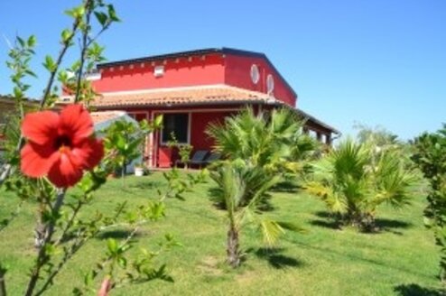 B&B Floripa Surf House Internship Program Thumbnail