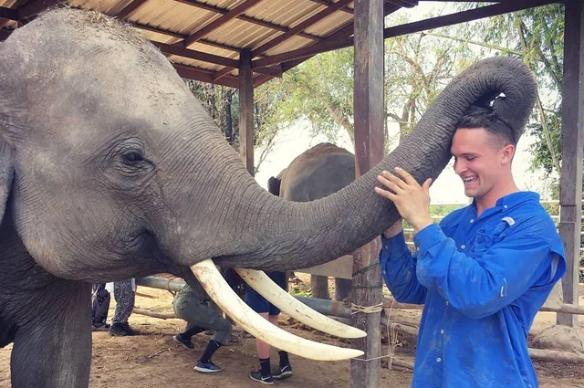 volunteer in Thailand with volsol1