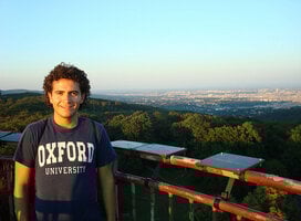 Male student wearing an Oxfod t-shirt 