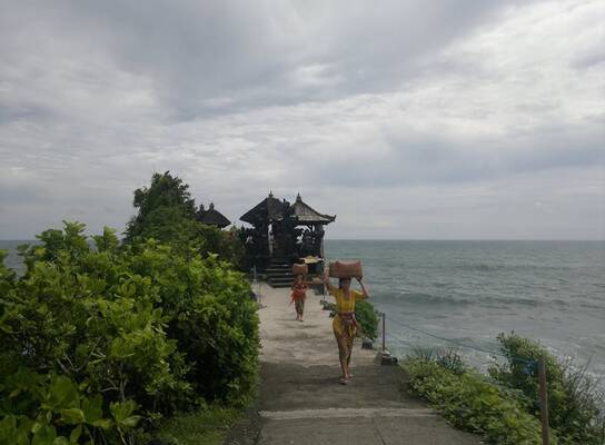 Worshiping Hindu gods many times a day, is the way of life in Bali