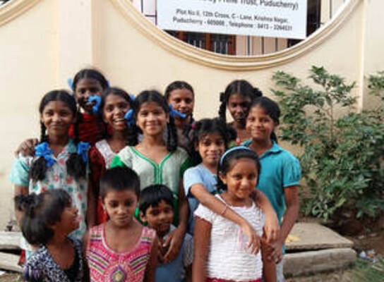 group picture outside Janani Home for Girls