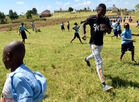 Volunteers in play sessions