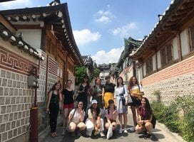 EF students exploring Seoul