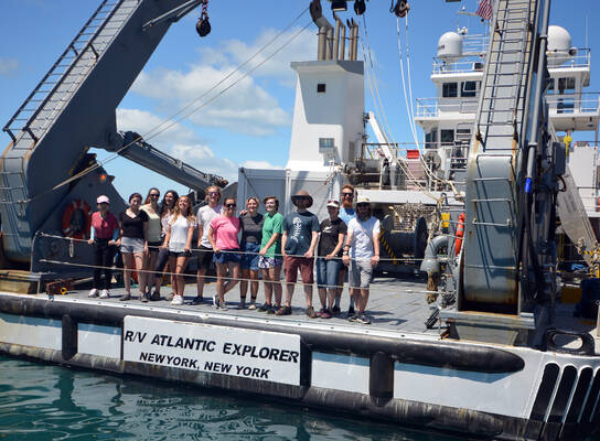 MOO students on R/V Atlantic Explorer