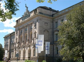 Die Neue Universität am Sanderring 