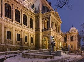 The University of Vienna in the evening
