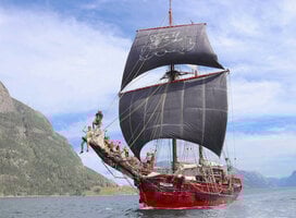 Atyla ship sailing