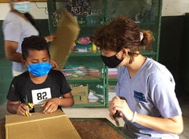 An international volunteer teaching art