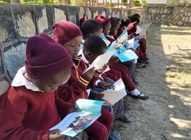 Kids reading at Mount Cazalet Primary School 