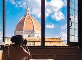 Student photographing the Duomo