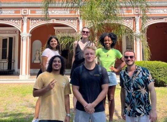 Group of students posing in front of building in Buenos Aires