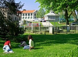 Students relaxing at the University of Santiago campus