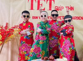 Tet with children 