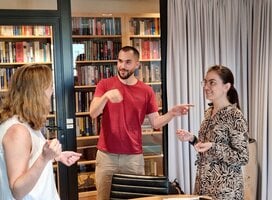 Learn French, Learn English, Group language classes Geneva