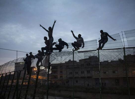 migrants fence