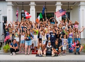Angloville: Discover the World 