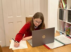 Child learning English online with XUK