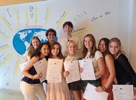Tufts in Annecy Students receive their diplomas