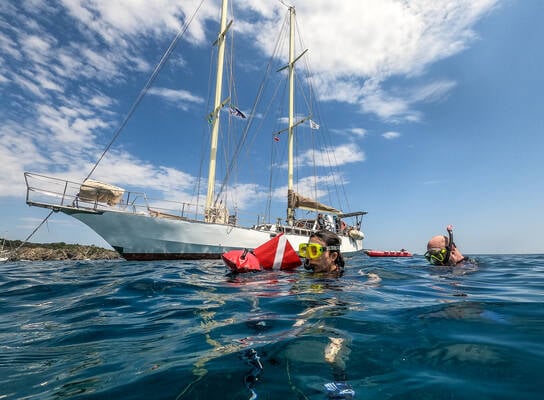 Transect team in the water ©MarcBielefeld