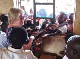 woman volunteering at primary school in Kenya