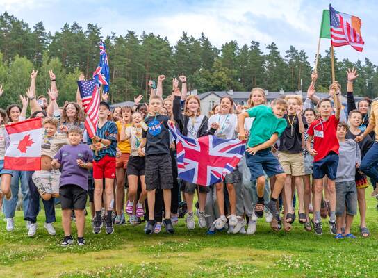 Angloville: Discover the World 