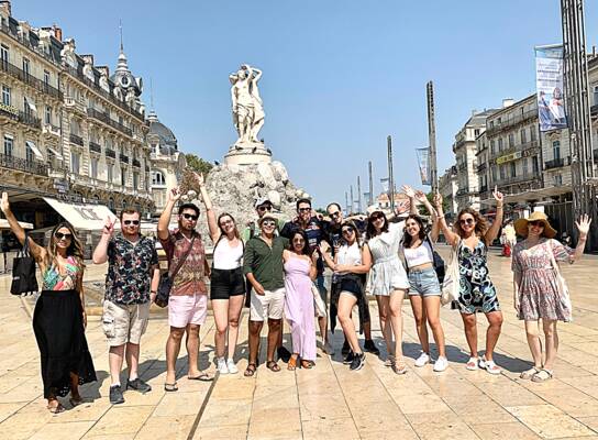 International students enjoy learning French in South France with Accent Français