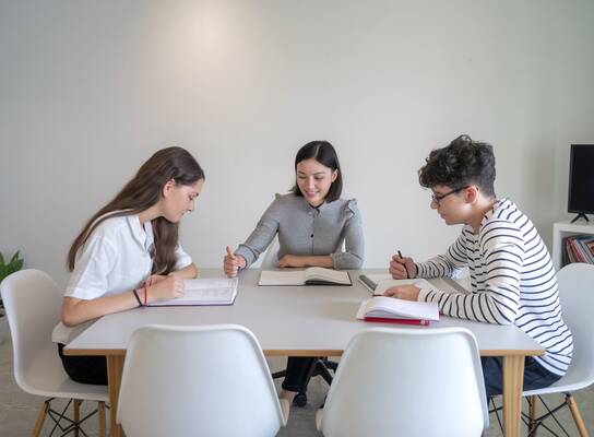 IB Chinese tutor Hong Kong small group class in Central