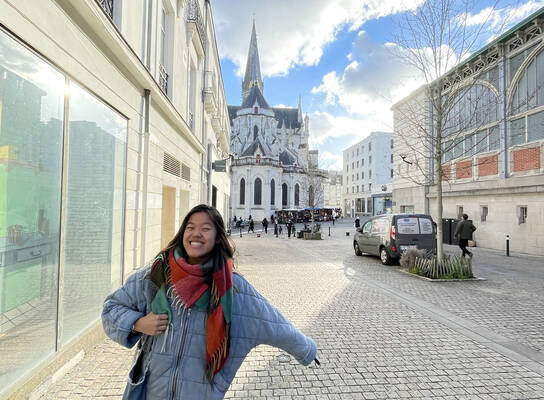 A student smiling in the streets of Nice.