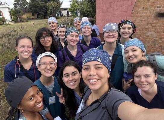 volunteer group picture