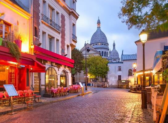 Restaurant in Paris at night