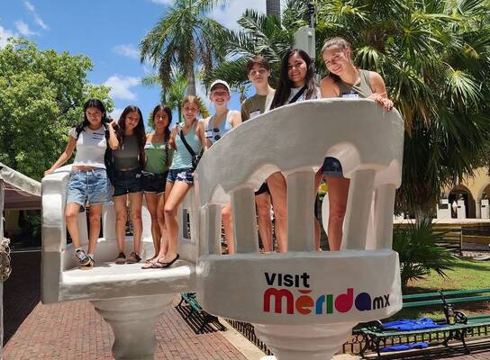 Students in park in Merida